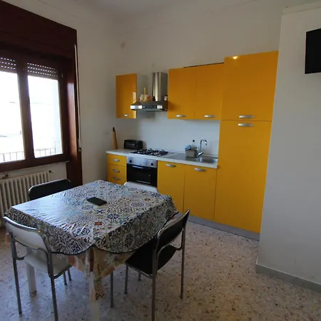 Casa Elena Gialla 아파트 살베